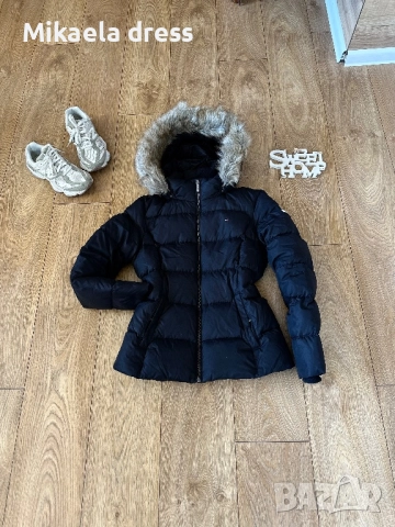 Разкошно зимно яке с пух и пера, в черен цвят, от Tommy Hilfiger.Олекотено и много топло