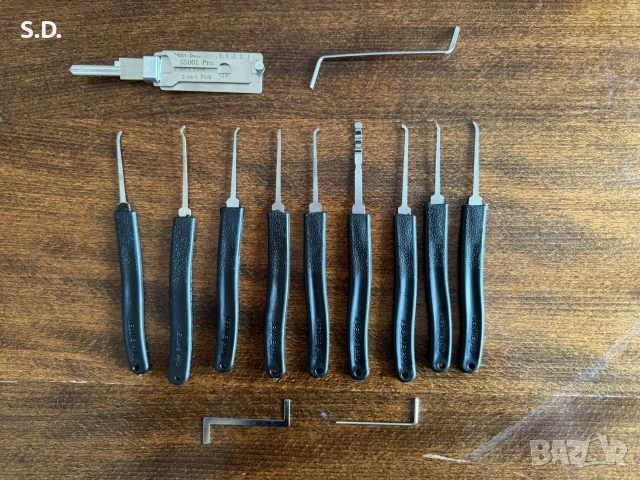 Универсален ключ + Шперцове за ключалки 