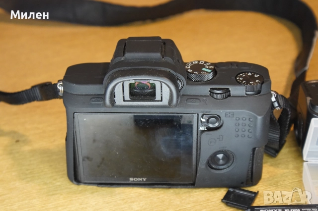 фотоапарат Sony A7 II / ILCE-7M2 с грип и батерии, снимка 3 - Фотоапарати - 51988707