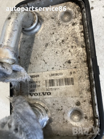 Охладител на масло за Volvo C70 2.4 Бензин (2008) 30751911, снимка 2 - Части - 54030015