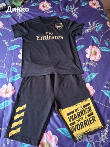 Фланелка на Арсенал плюс къси гащи до коляното!