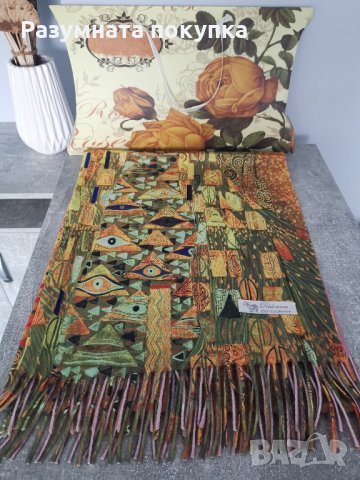 Кашмирен шал с принт на картина по творби на известни художници в комплект с ръкавици, снимка 1 - Шалове - 34079001