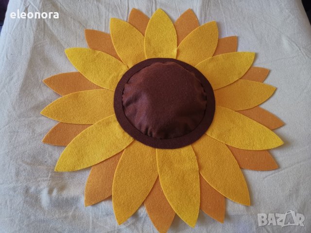 Шапки на цветя от филц-47 см. , снимка 6 - Шапки - 44422822