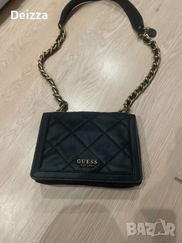 Оригинална чанта на Guess