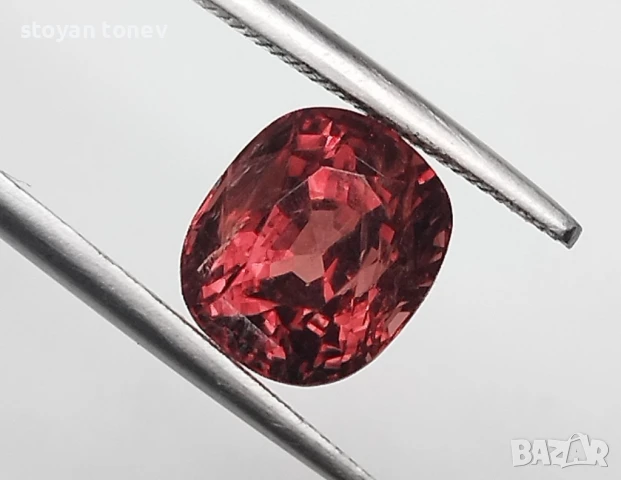 Шпинел с цвят Падпараджа в идеален размер 2.49кт.! Сертифициран! нов!, снимка 13 - Други - 50742612
