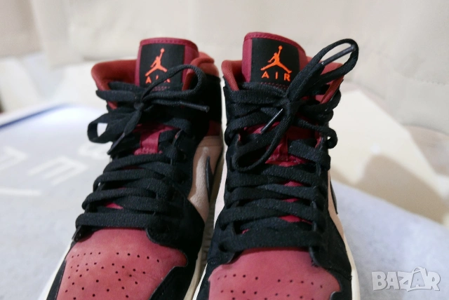 Кецове Nike WMNS Air Jordan 1 Mid, снимка 5 - Кецове - 54008101