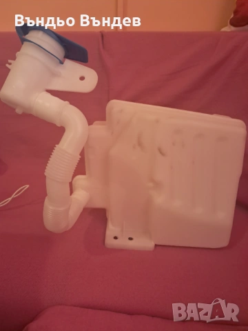 Казанче за течност за чистачки , снимка 2 - Части - 53077751