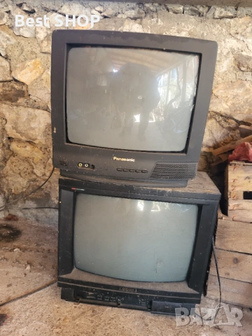 2 броя стари телевизори