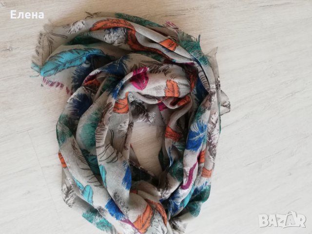 Цветен дамски шал