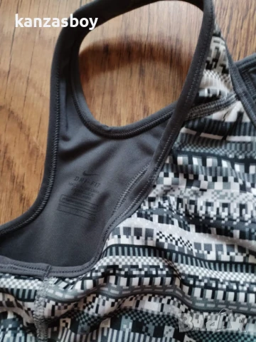 nike sport bras - страхотно бюстие КАТО НОВО S, снимка 6 - Корсети, бюстиета, топове - 51180153