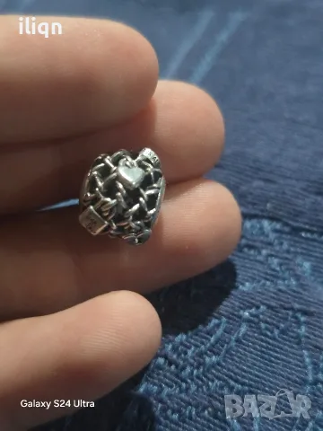 Оригинален сребърен талисман Pandora с дизайн на плетеница и малко сърце с надпис Love You. Аксесоар, снимка 3 - Гривни - 56145015