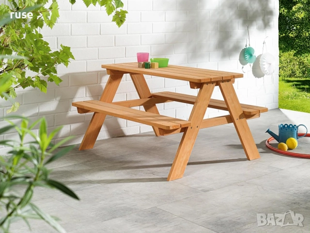 НОВА! Детска дървена маса с пейки 89x79x50см