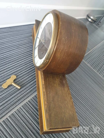 Малък стар немски дървен каминен часовник Junghans/шпиндел-40см/Юнгханс 1950-те, снимка 4 - Антикварни и старинни предмети - 51131454