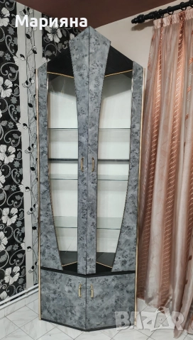 Шкаф с витрина