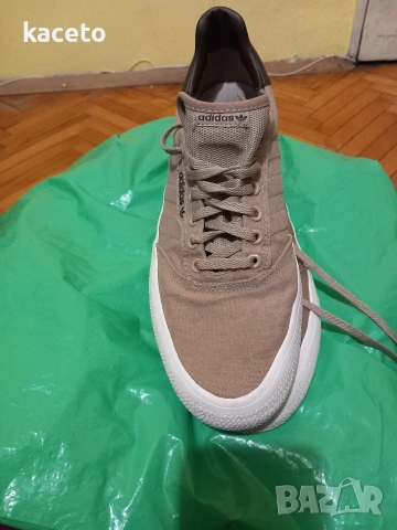 Кецове adidas размер-46, снимка 2 - Маратонки - 54032743