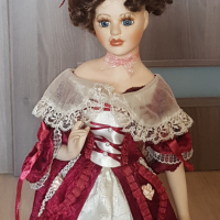 Порцеланова кукла със стойка , снимка 2 - Кукли - 44586445