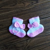 Плетен комплект - Жилетка и терлички за момиче 9-12 месеца, снимка 4 - Комплекти за бебе - 28474151