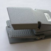 Крачен превключвател -педал 10A / 250 VAC , снимка 1 - Други машини и части - 23132421