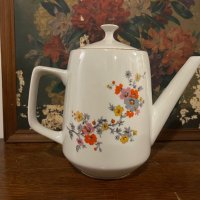 Чайник български на цветя , снимка 1 - Сервизи - 42450972
