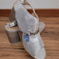 Нови златисти сандали естествена кожа, снимка 5 - Сандали - 44484156
