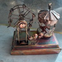 Японска свиреща ламаринена играчка въртележка - работи, снимка 3 - Антикварни и старинни предмети - 38053644