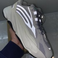 Adidas Yeezy Boost 700v2 “Static” Обувки 46EUR + Кутия, снимка 6 - Маратонки - 36827419