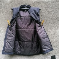 Продавам нов качествен черен мъжки елек Arc'teryx Atom SL Vest Mens , снимка 8 - Други - 36802141