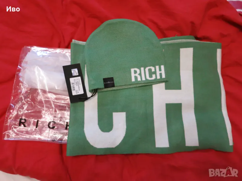 Продавам комплект оригинални шал и шапка, снимка 1