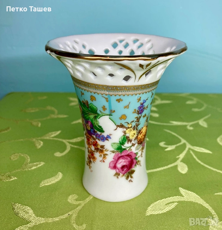 Порцеланова вазичка, снимка 1