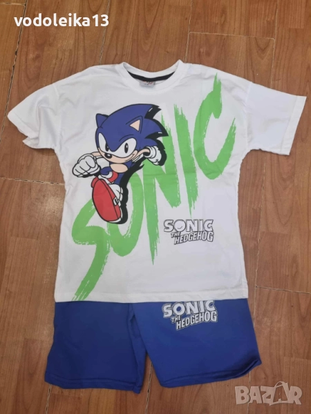 нов комплект със Соник с бяла блузка, снимка 1