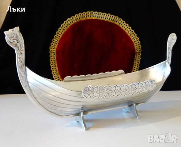 Викингски драконов кораб Драккар от калай,Норвегия. 