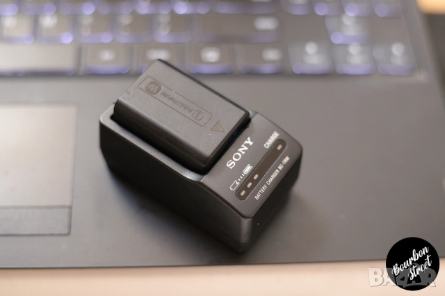 Sony BC-TRW - оригинално зарядно за батерия Sony NP-FW50