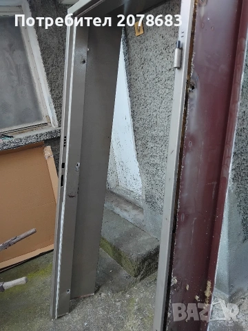 Продавам метална врата с каса, снимка 6 - Входни врати - 54113301