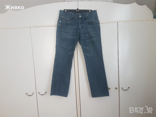 продавам дънки Емпорио Армани оригинал размер 32.