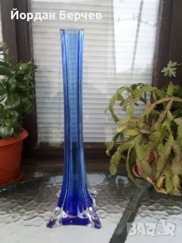 Ваза синьо стъкло