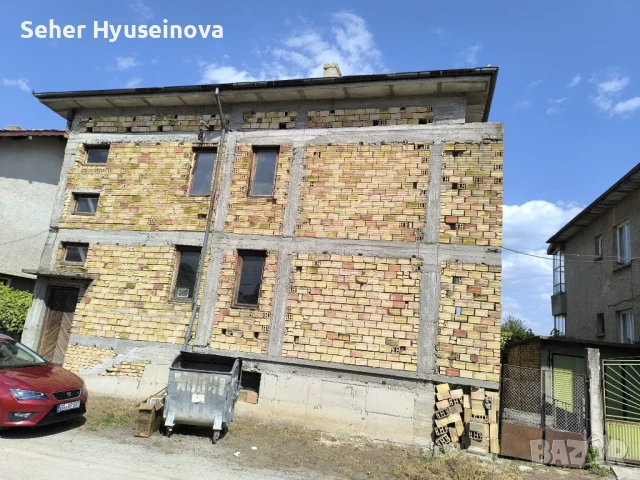 Продавам многофамилна къща в гр.Попово, снимка 2 - Къщи - 50596038