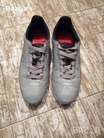 Дамски маратонки Nike cortez, снимка 2 - Маратонки - 31799257