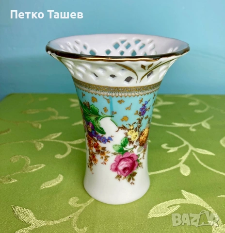 Порцеланова вазичка