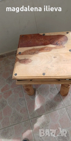 Масивна дървена масичка