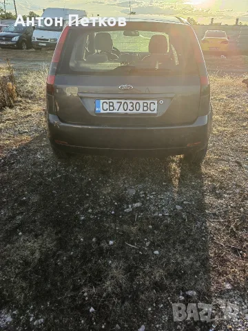Продавам Форд Фиеста на частни 1.4 бензин 2003г., снимка 4 - Части - 56073243