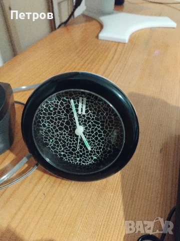 Настолен кварцов будилник