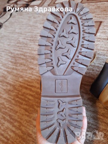 Продавам НОВИ оригинални бежови велурени боти Ellesse и черни кожени боти 39 номер, снимка 6 - Дамски боти - 30933319