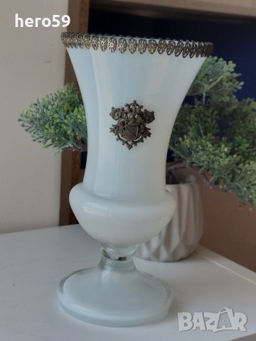 Стъклена ваза-двуцветно стъкло с метални орнаменти, снимка 2 - Вази - 40838308