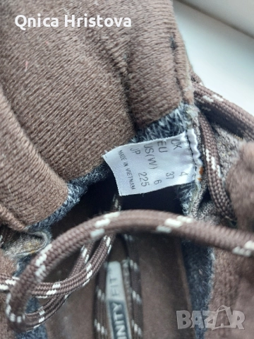 Продавам оригинални Helly Hansen , снимка 5 - Дамски боти - 52671087