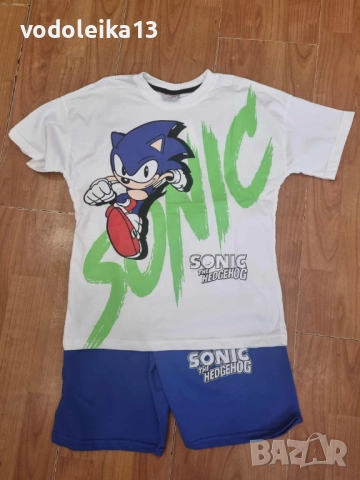 нов комплект със Соник с бяла блузка