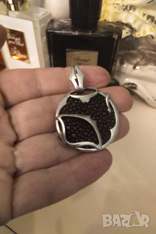 Дизайнерски медальон сребро и кожа от скат ., снимка 4 - Колиета, медальони, синджири - 44780924
