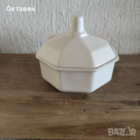 Порцеланова захарница, снимка 2 - Сервизи - 53253431