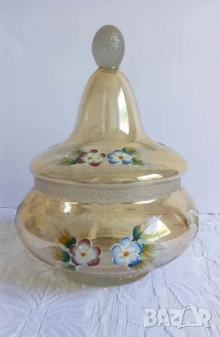 Стъклена бонбониера с ръчно рисувани цветя