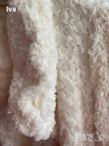 Пухено бяло палтенце, снимка 2 - Палта, манта - 39086848