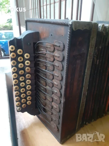 Стар диатоничен акордеон антика дърво кожа седеф каталин, снимка 2 - Антикварни и старинни предмети - 51160090